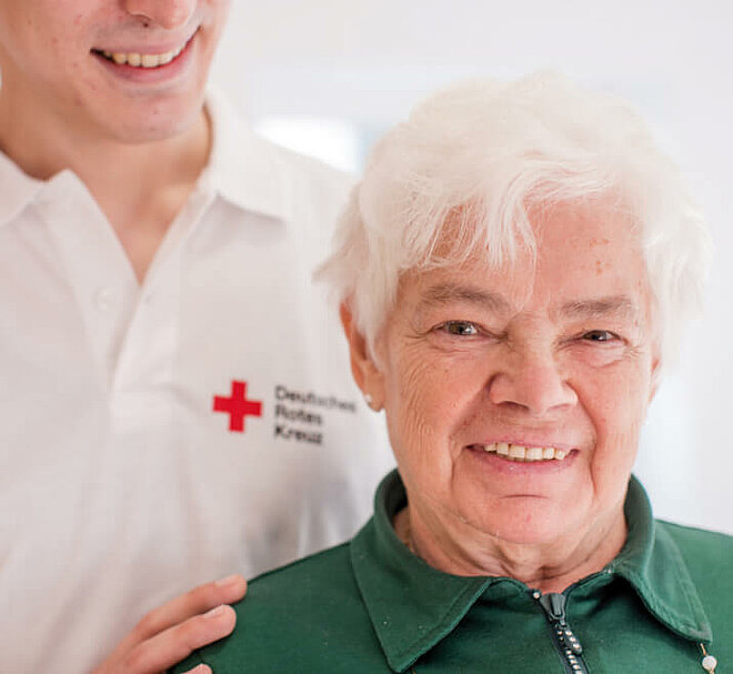 Der Hausnotruf-Bereitschaftsdienst des Deutschen Roten Kreuzes ist im Notfall schnell vor Ort. Knopfdruck genügt.